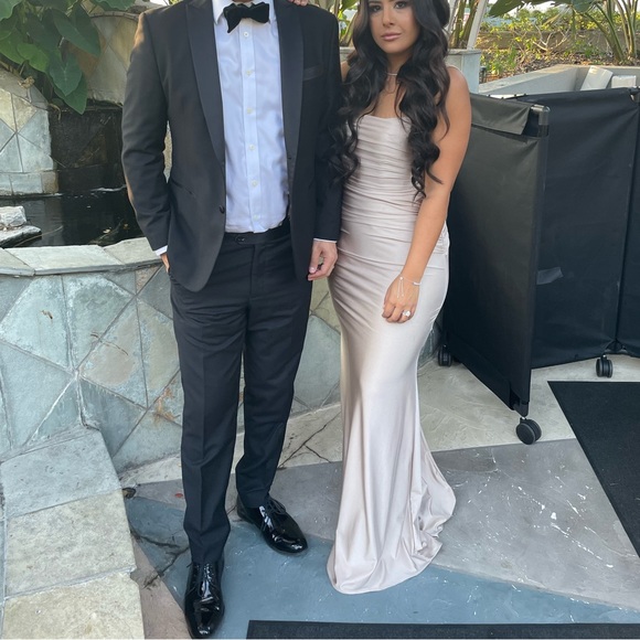 Beige gown - Picture 2 of 2